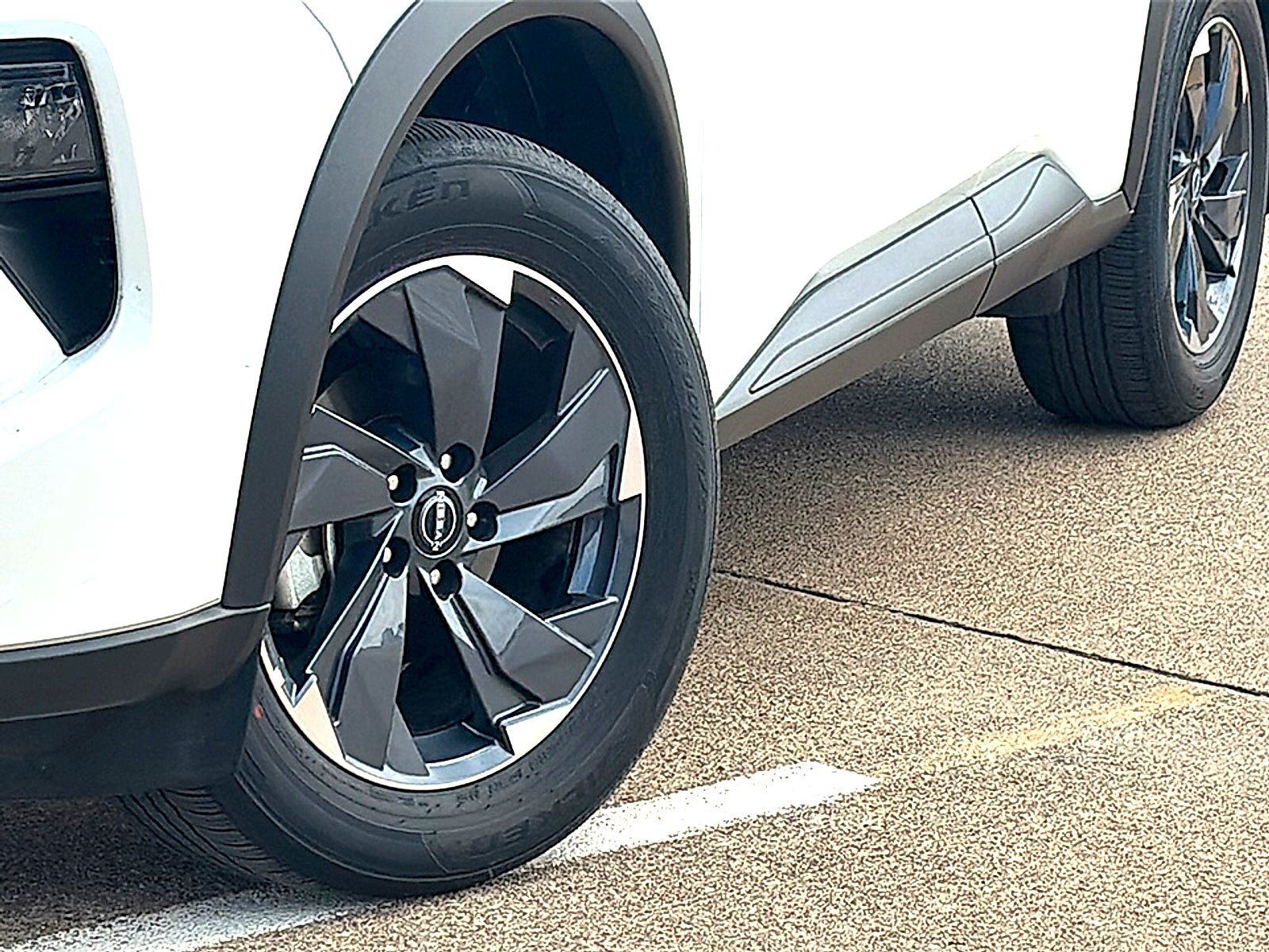 Certified 2026 Nissan Rogue SV FWD image 3