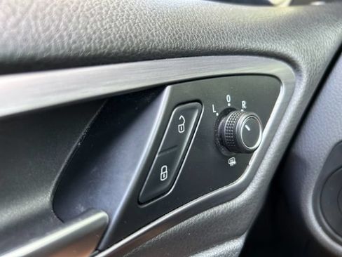 Used 2018 Volkswagen Golf S FWD image 17