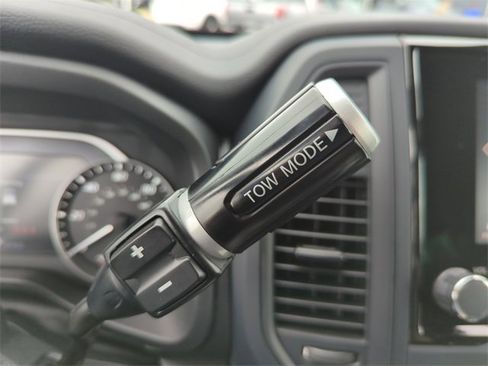 Certified 2024 Nissan Titan SV w/ SV Convenience Package image 38