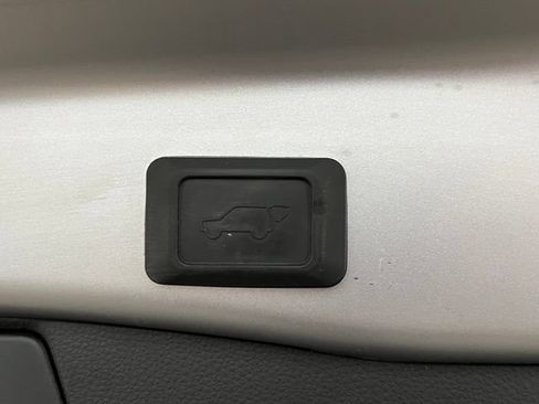 Used 2019 Toyota RAV4 Limited AWD/4WD image 13