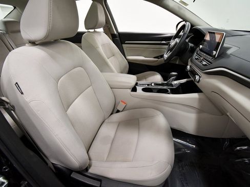 Used 2021 Nissan Altima 2.5 SV w/ SV Premium Package image 18