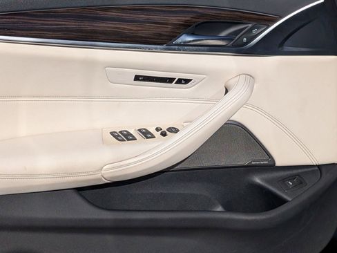 Used 2020 BMW 530i xDrive w/ Executive Package image 13