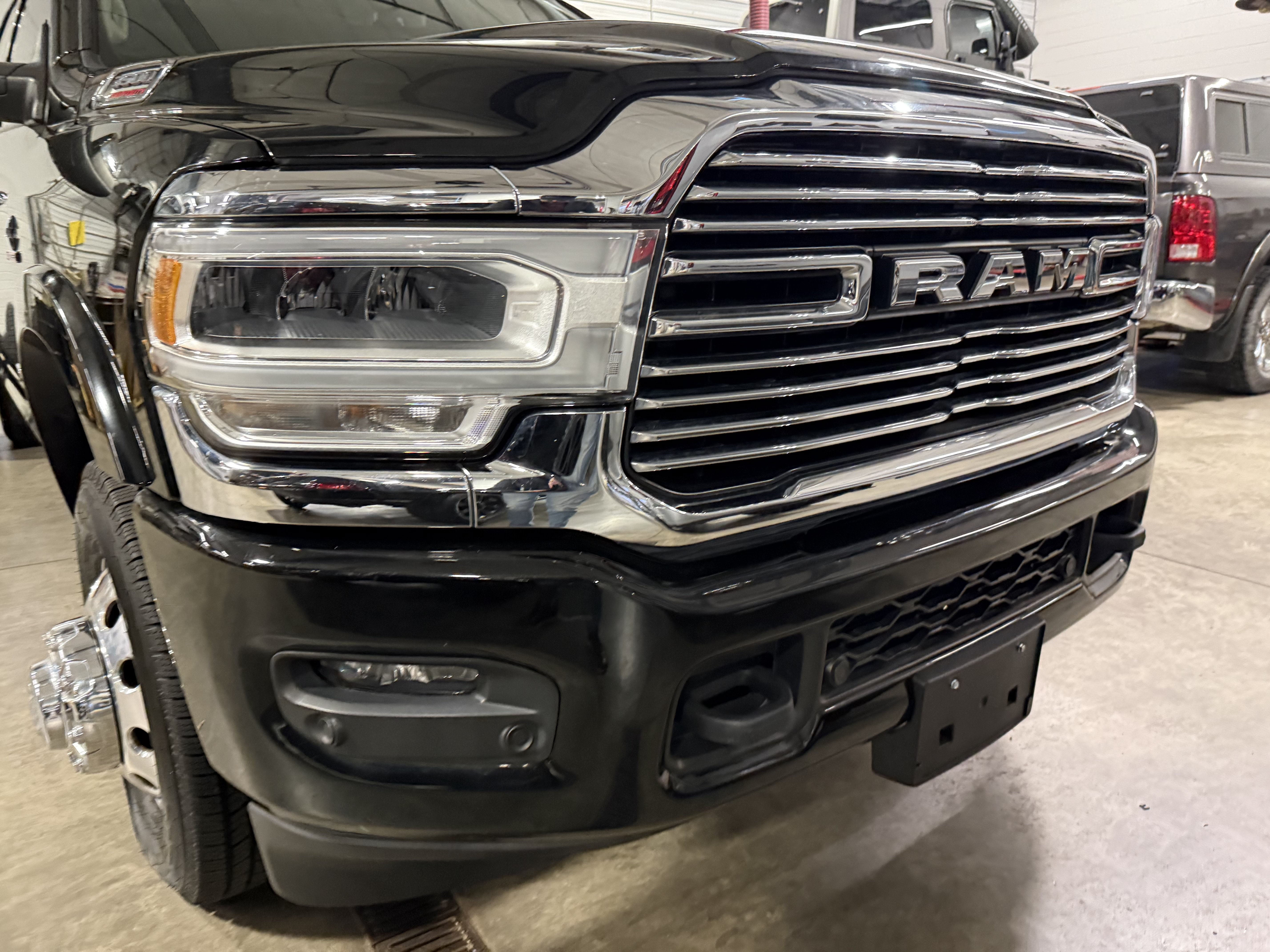 Used 2022 RAM 3500 Laramie AWD/4WD image 2