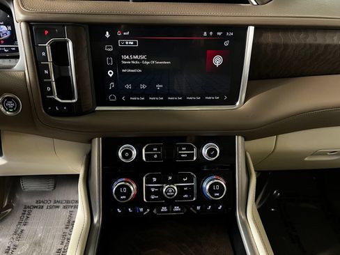 Used 2023 GMC Yukon XL Denali AWD/4WD image 19
