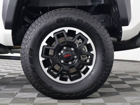 Used 2025 Toyota Tacoma TRD Off-Road image 16