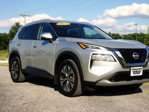 Used 2022 Nissan Rogue SV w/ SV Premium Package image 4