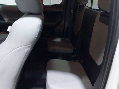 Used 2018 Toyota Tacoma SR5 image 21