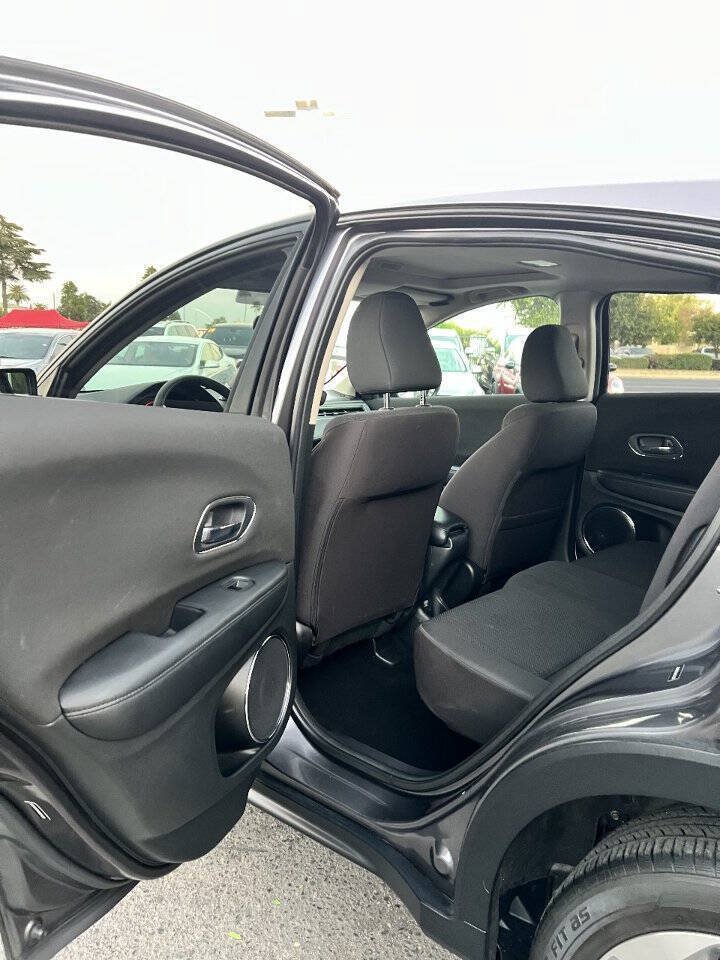 Used 2017 Honda HR-V EX image 9
