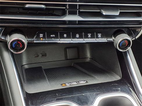 Used 2024 Chevrolet Traverse LT image 17