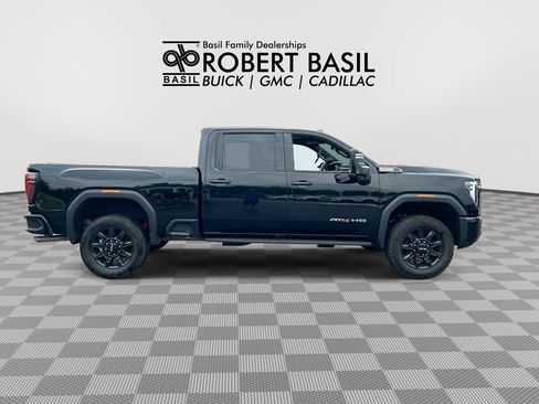 Used 2024 GMC Sierra 2500 AT4 w/ AT4 Premium Plus Package AWD/4WD image 9