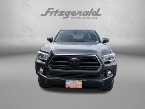 Used 2018 Toyota Tacoma SR5 RWD image 2