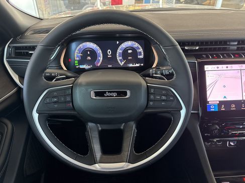 New 2025 Jeep Grand Cherokee Limited w/ Trailer Tow Package image 21