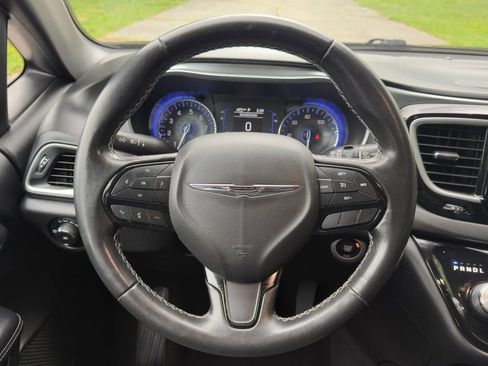Used 2020 Chrysler Pacifica Touring w/ S Appearance Package FWD image 7