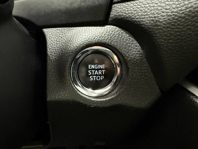 Used 2025 Toyota RAV4 XLE FWD image 39