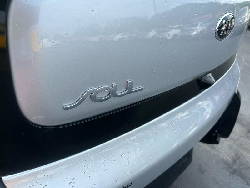 Used 2016 Kia Soul + FWD image 27