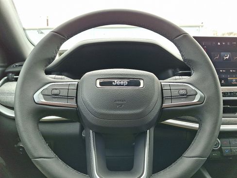 Used 2024 Jeep Compass Latitude image 21