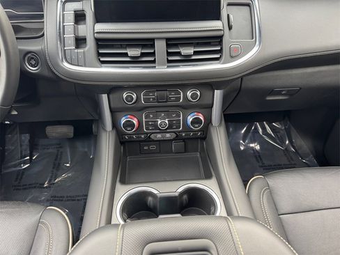 Used 2023 GMC Yukon XL SLT image 11