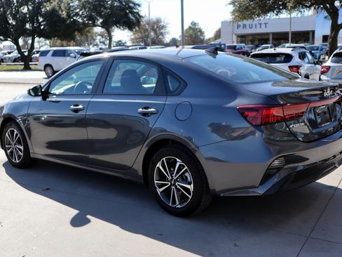 Used 2024 Kia Forte LXS w/ LXS Technology Package image 8