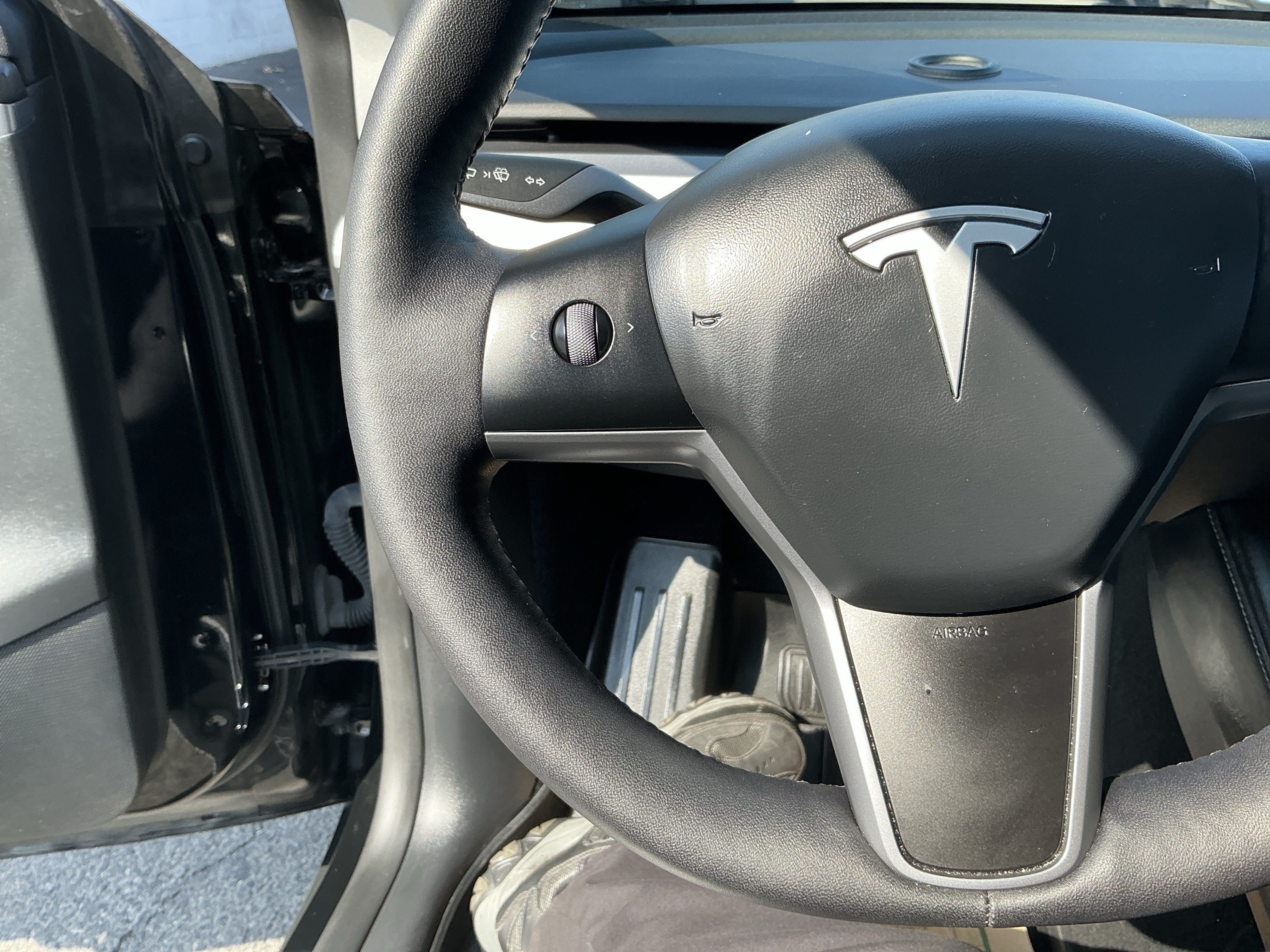 Used 2024 Tesla Model Y Long Range AWD/4WD image 17