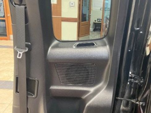 Used 2019 Toyota Tacoma TRD Sport image 15