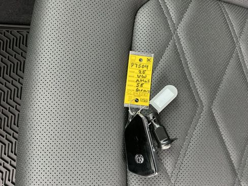 Certified 2025 Volkswagen Atlas SE FWD image 38
