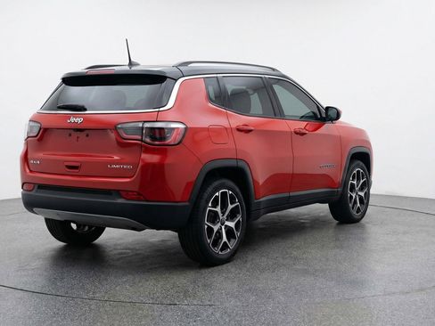 Used 2025 Jeep Compass Limited image 9