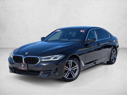 Used 2021 BMW 530e xDrive w/ Convenience Package image 1