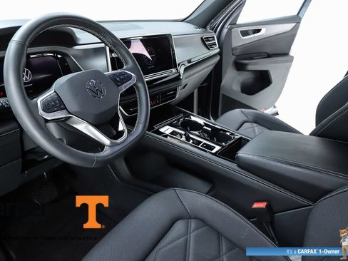 Used 2024 Volkswagen Atlas Cross Sport SE w/ Panoramic Sunroof Package FWD image 19