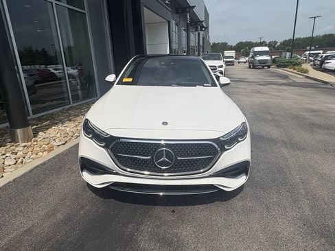 Used 2024 Mercedes-Benz E 350 4MATIC Sedan image 3