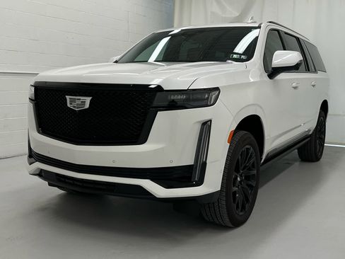 Used 2024 Cadillac Escalade ESV Sport w/ LPO, ONYX Package image 4