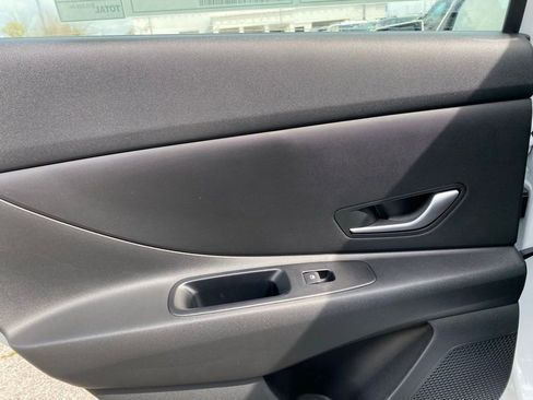 New 2026 Hyundai Elantra SE w/ Cargo Package FWD image 29