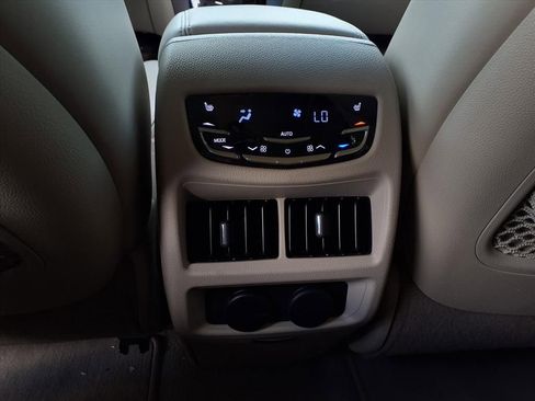 Used 2015 Cadillac SRX Premium image 13