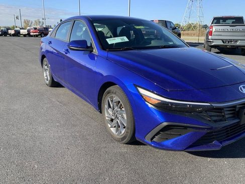 Used 2024 Hyundai Elantra SEL image 12