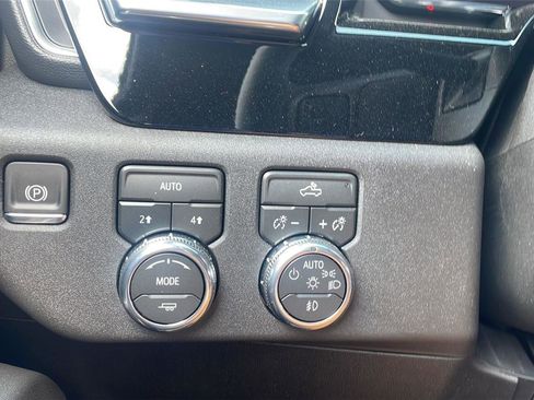 New 2026 GMC Sierra 1500 Elevation w/ LPO, Elevation Black Package image 13