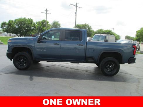 Used 2024 Chevrolet Silverado 2500 ZR2 w/ Technology Package AWD/4WD image 11