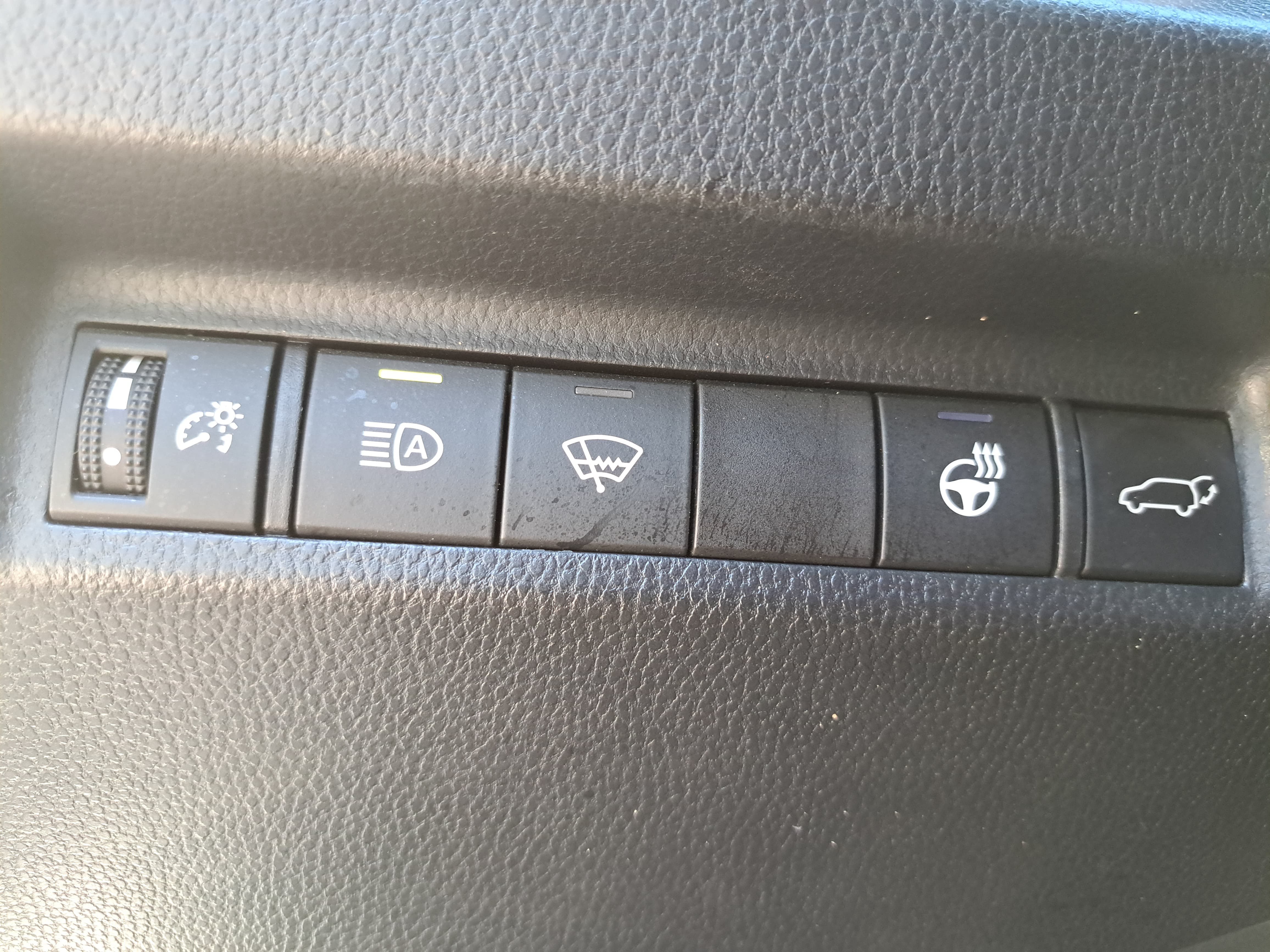 Used 2022 Toyota RAV4 XLE Premium AWD/4WD image 22