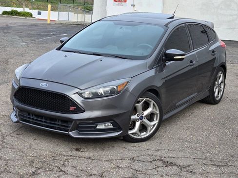 Used 2016 Ford Focus ST w/ Equipment Group 401A image 3