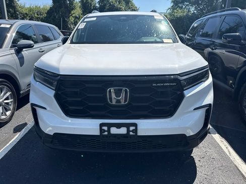 Certified 2025 Honda Pilot Black Edition image 2