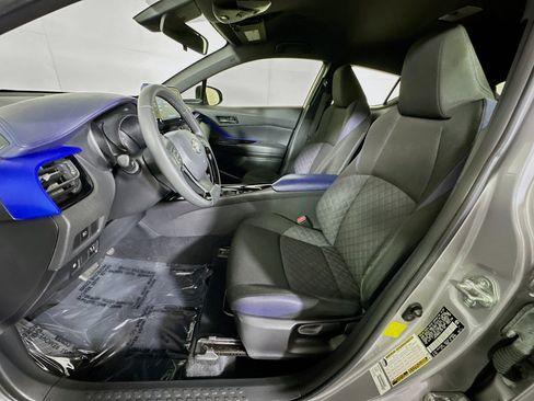Used 2020 Toyota C-HR XLE FWD image 12