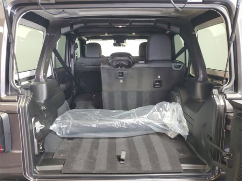 Used 2025 Jeep Wrangler Unlimited Rubicon image 26