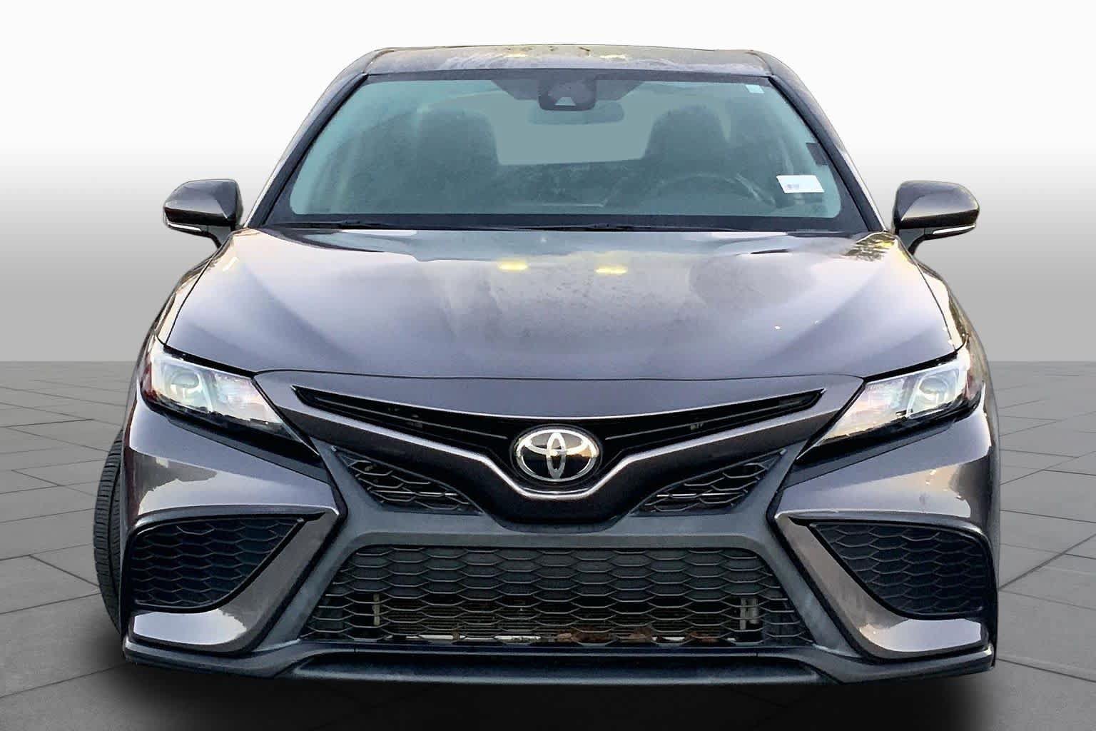 Used 2022 Toyota Camry SE FWD image 4