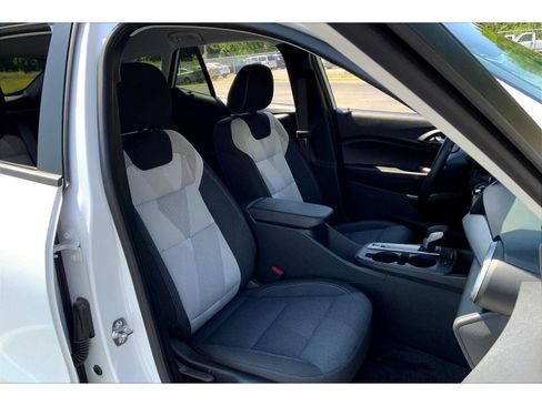 Used 2025 Chevrolet Trax LS image 7