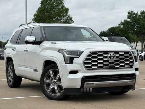 Used 2023 Toyota Sequoia Capstone AWD/4WD image 2