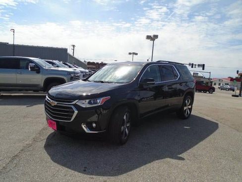 Used 2019 Chevrolet Traverse LT w/ LT Premium Package AWD/4WD image 3