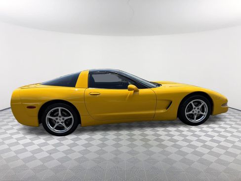 Used 2000 Chevrolet Corvette Coupe w/ Roof Pkg RWD image 4