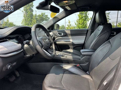 Used 2023 Jeep Compass Latitude AWD/4WD image 14