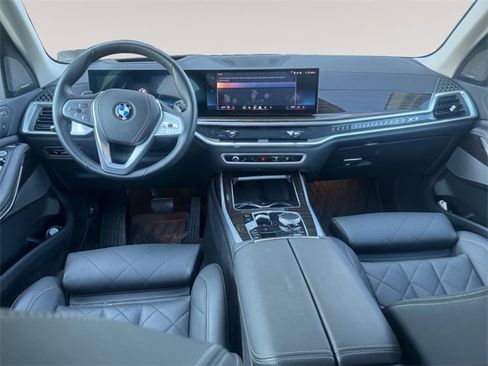 Used 2024 BMW X7 xDrive40i w/ Premium Package image 10