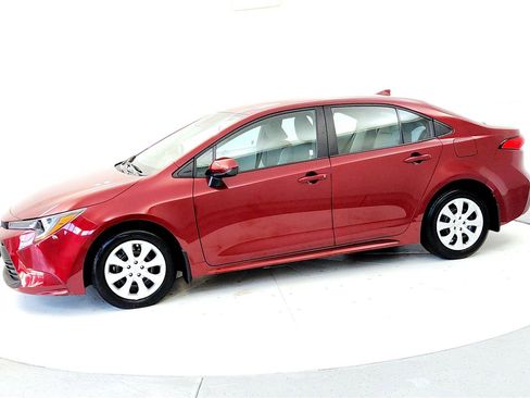 Used 2024 Toyota Corolla LE image 3