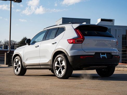 Certified 2026 Volvo XC40 B5 Plus w/ Protection Package Premier image 5