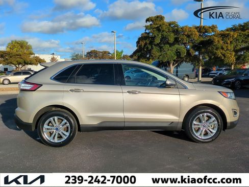 Used 2018 Ford Edge Titanium w/ Equipment Group 301A image 4